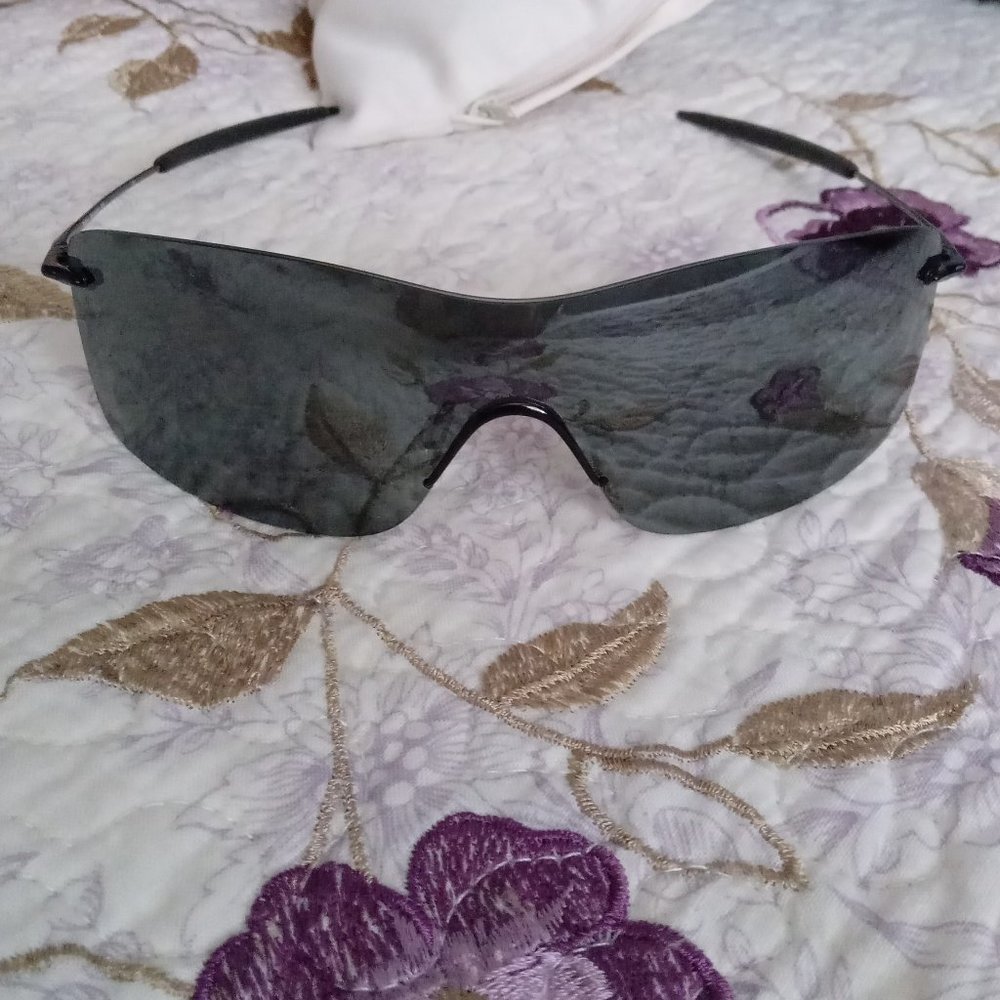 Sunglasses - Picture 3 of 5